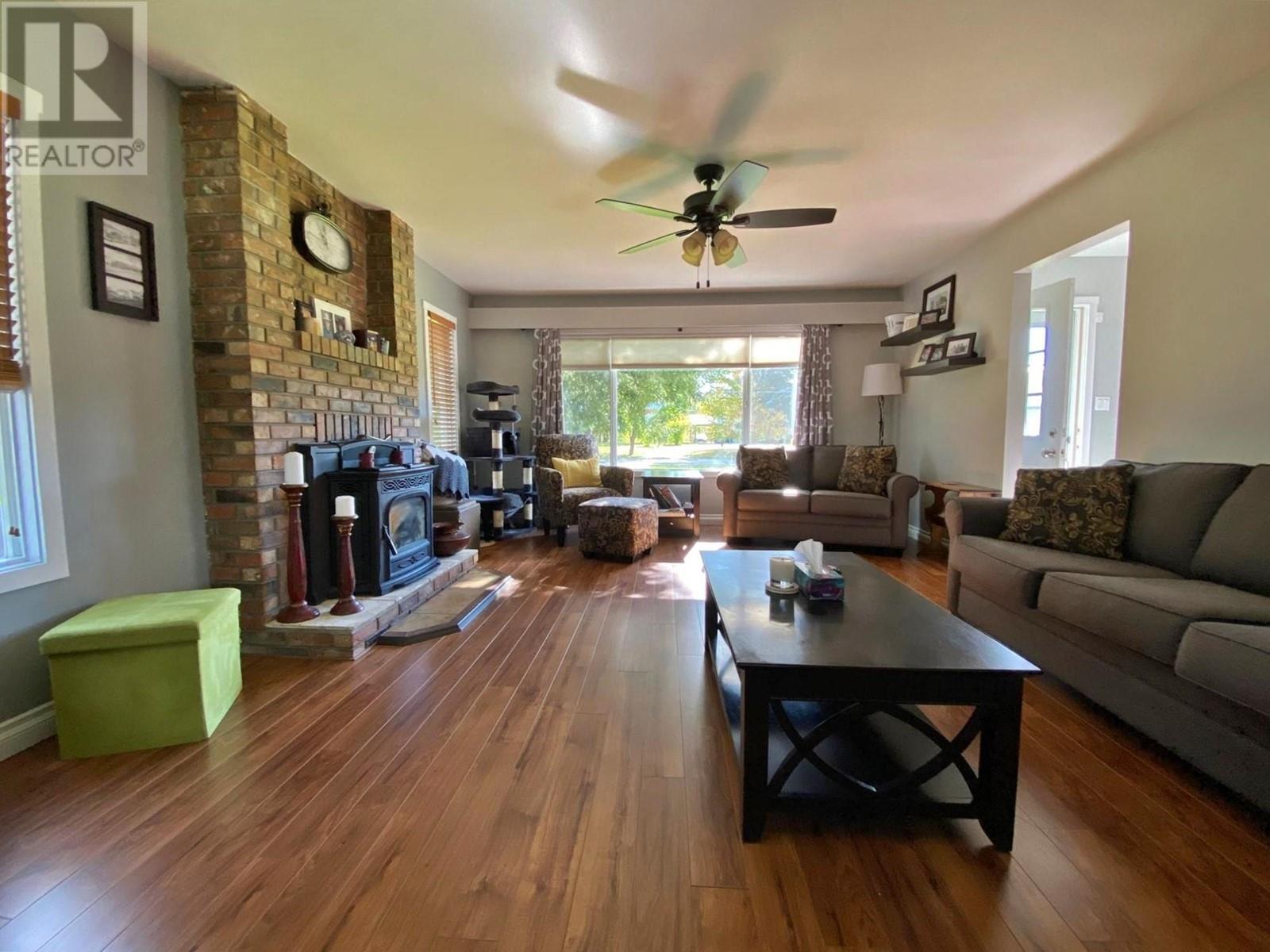 371 DEEJAY Road, Barriere
