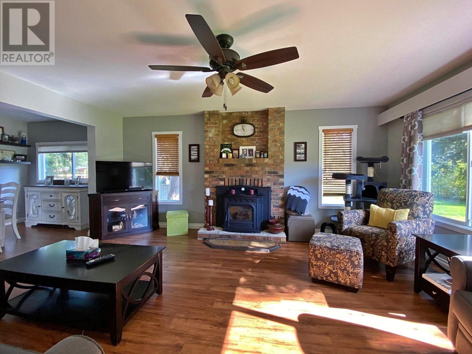 371 DEEJAY Road, Barriere