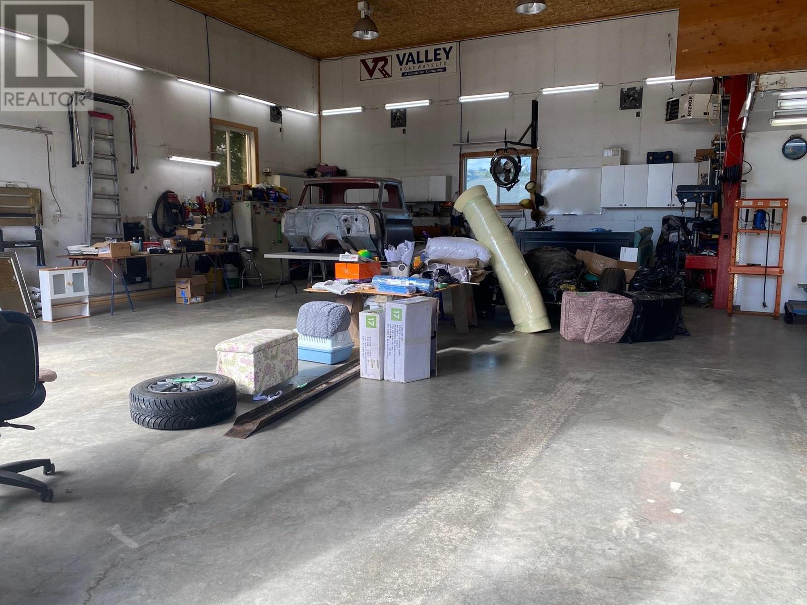 371 DEEJAY Road, Barriere