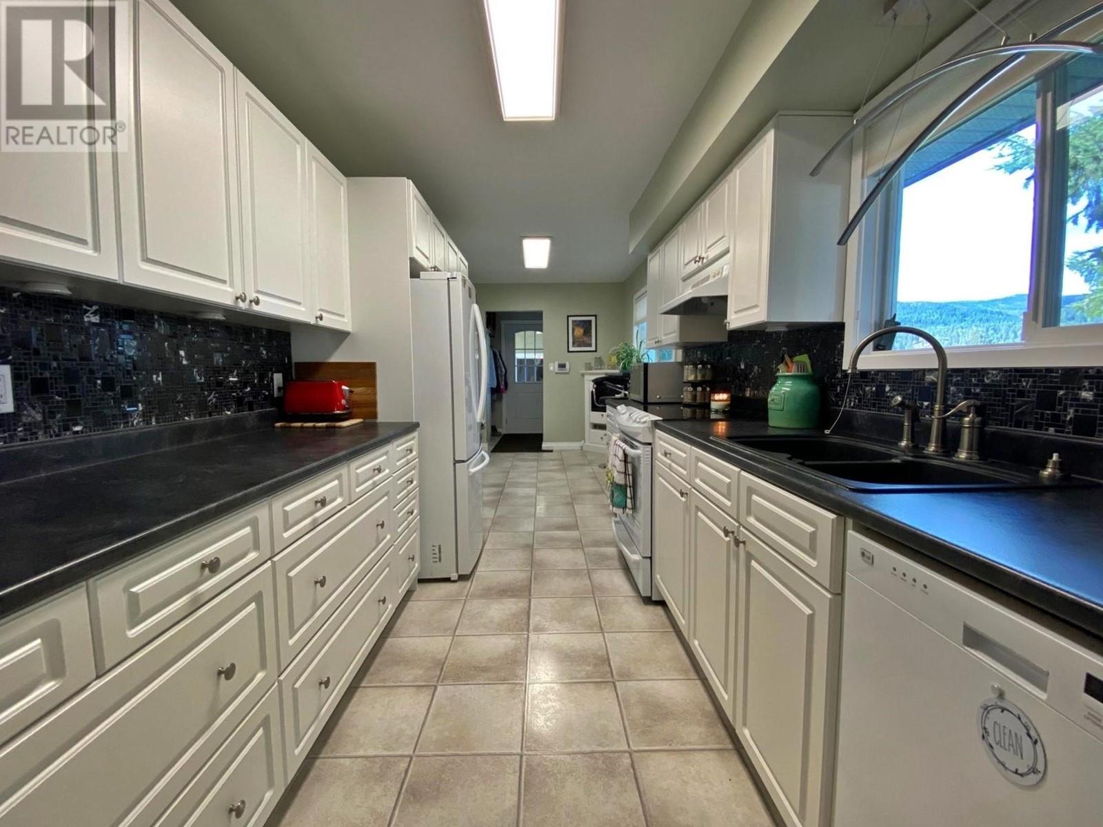 371 DEEJAY Road, Barriere