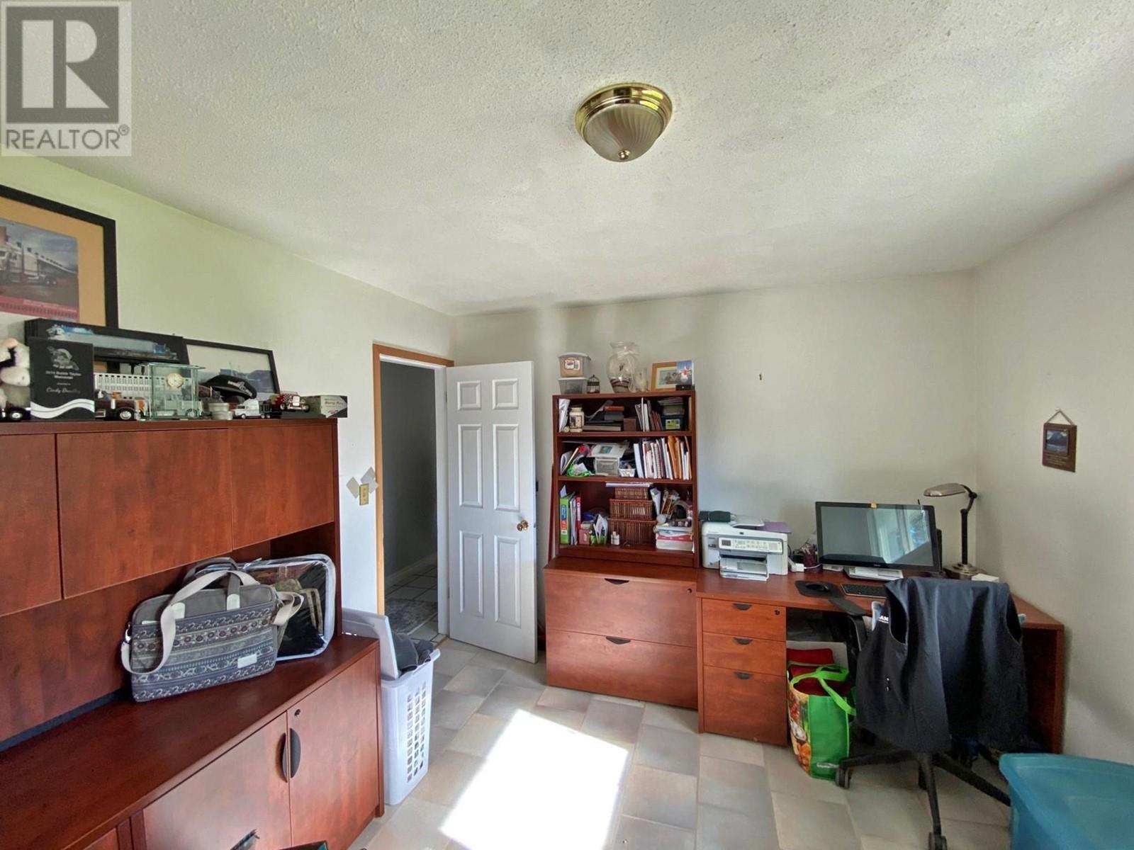 371 DEEJAY Road, Barriere