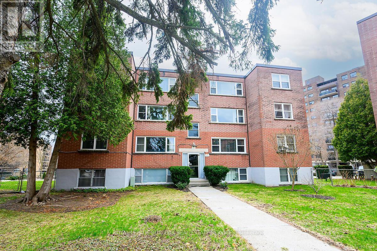 Photo 4 of 9 2422 New Street, Burlington ON