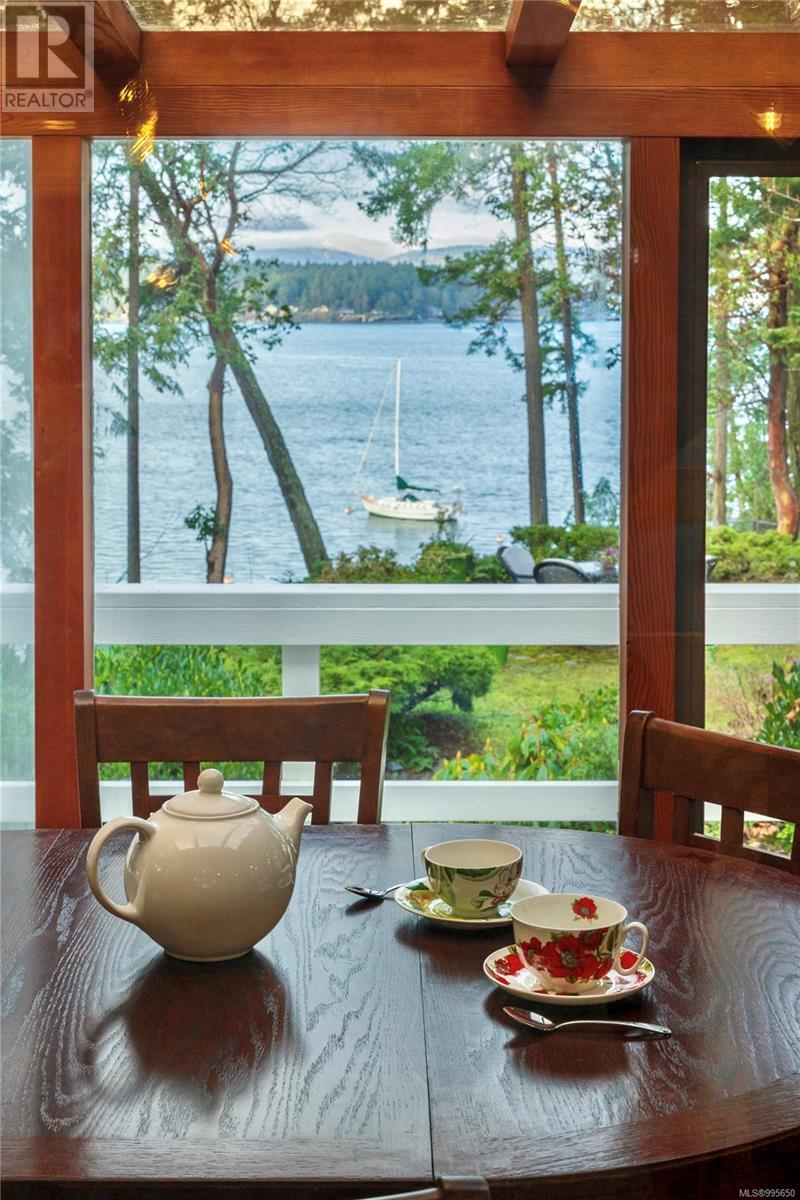2320 Dolphin Rd, North Saanich