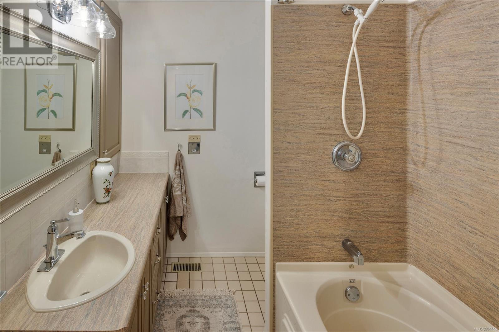 2320 Dolphin Rd, North Saanich