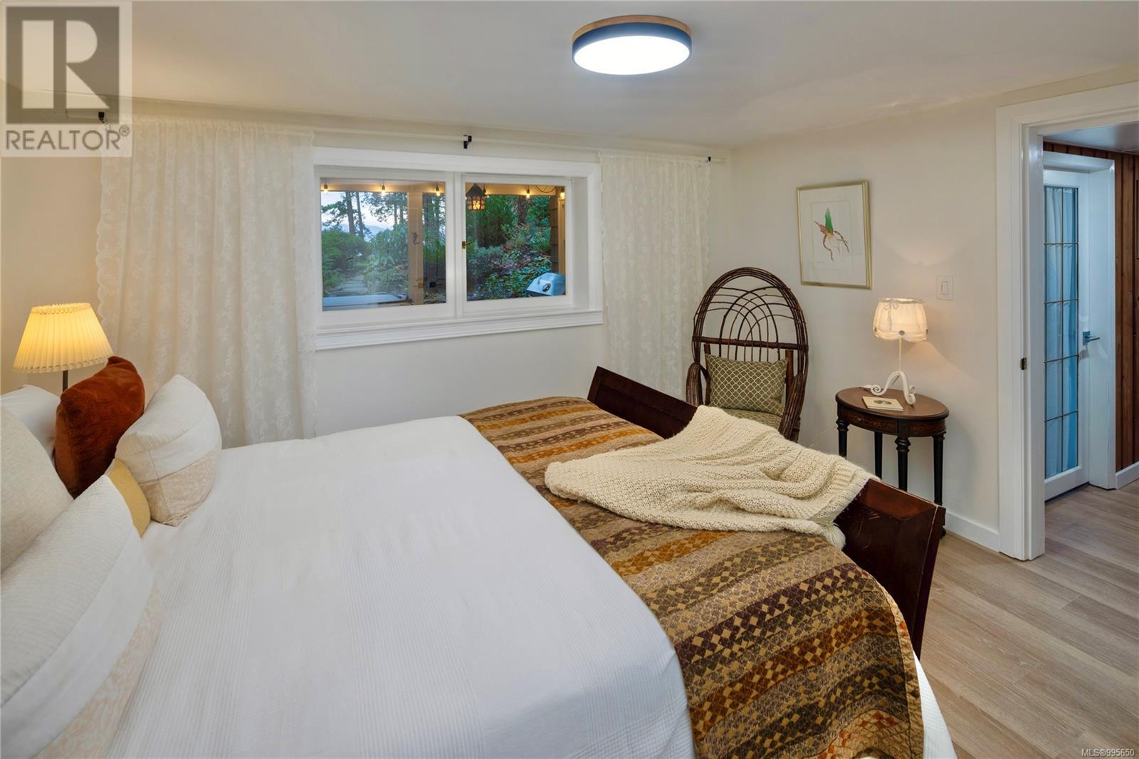2320 Dolphin Rd, North Saanich