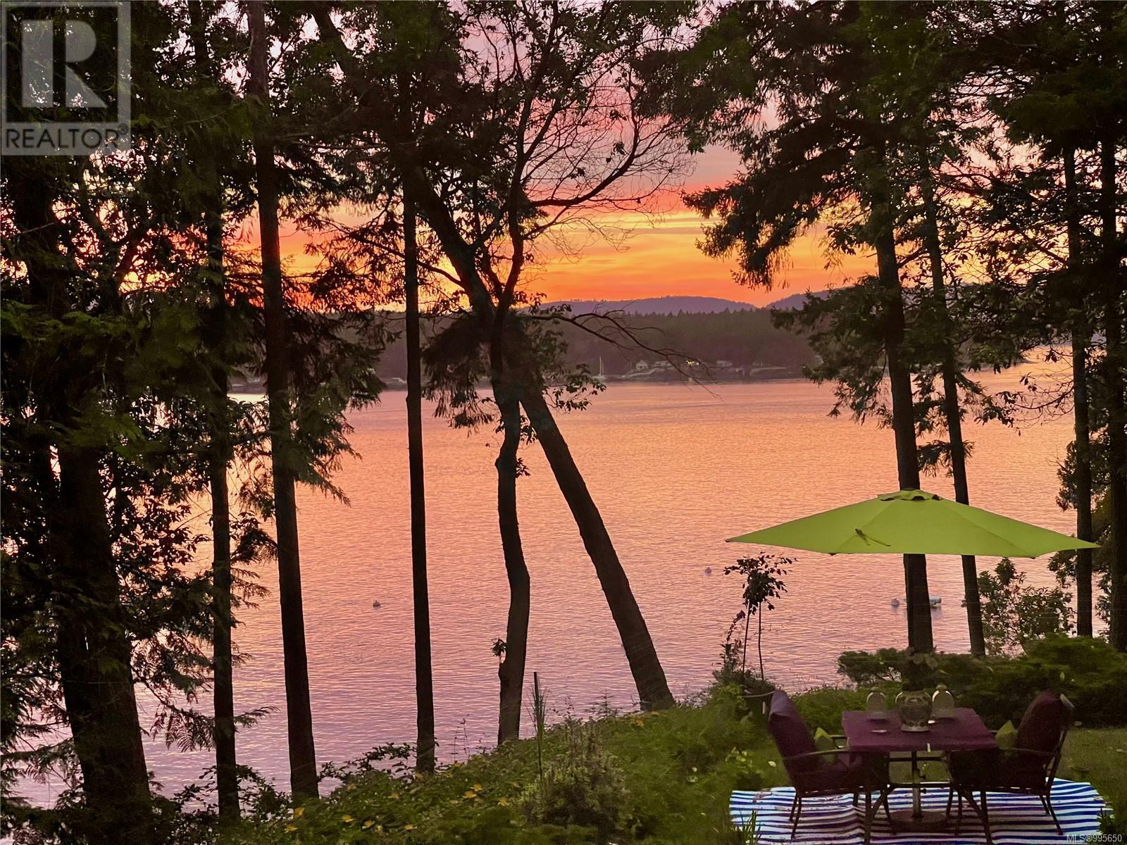 2320 Dolphin Rd, North Saanich