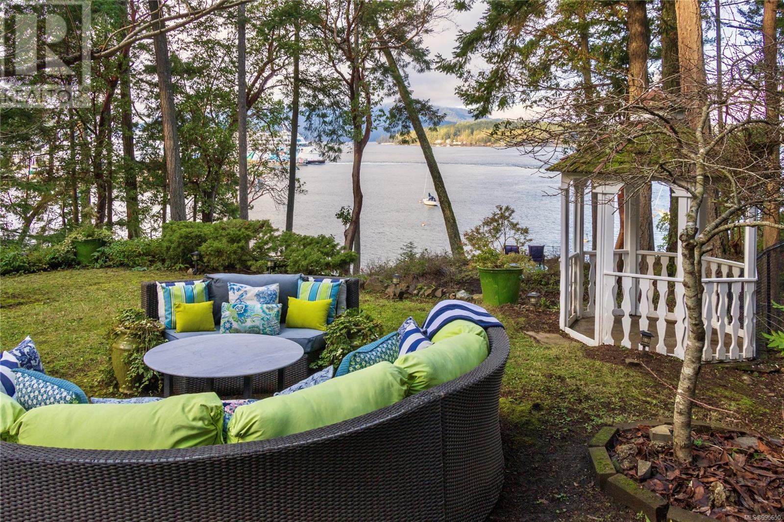 2320 Dolphin Rd, North Saanich