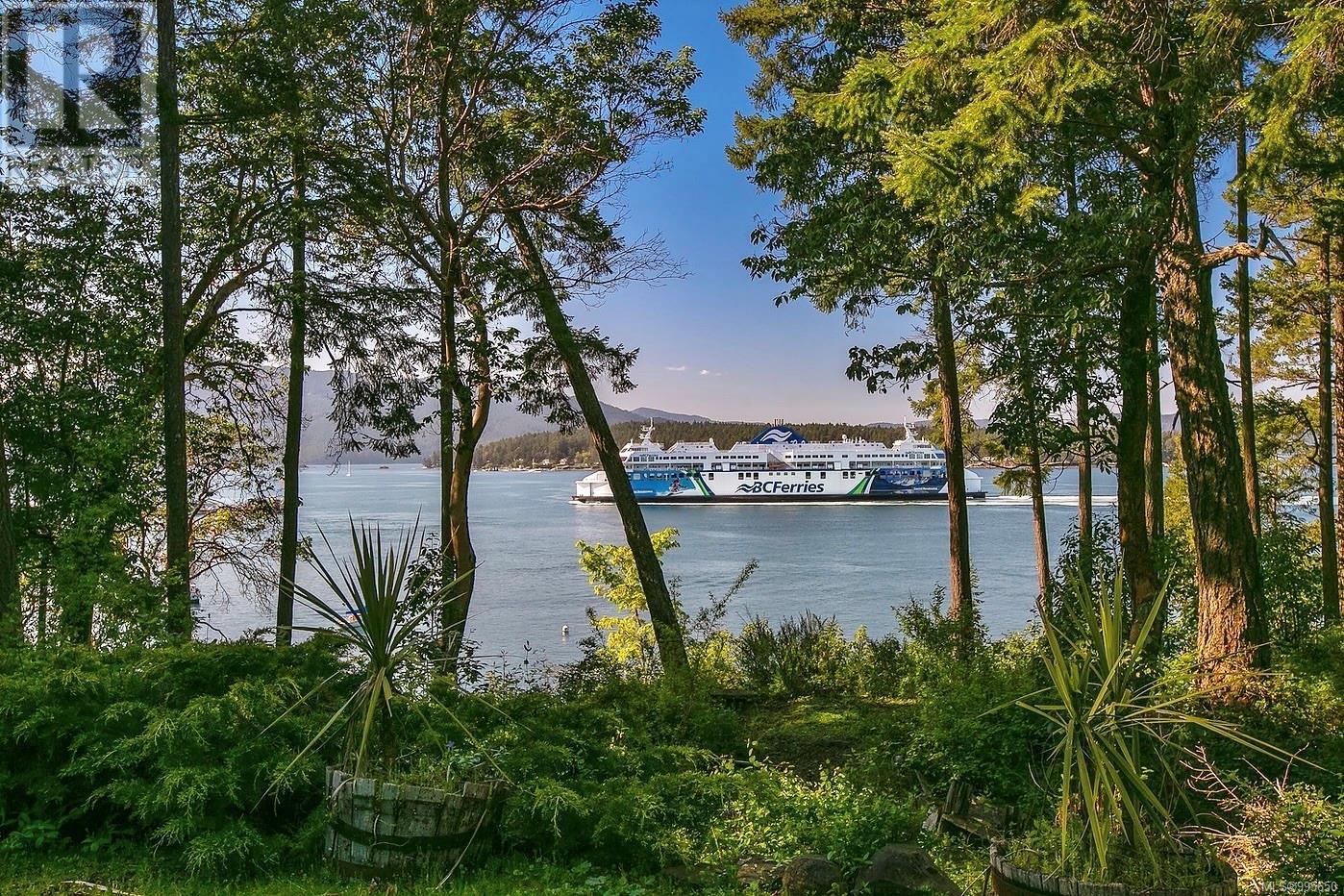 2320 Dolphin Rd, North Saanich