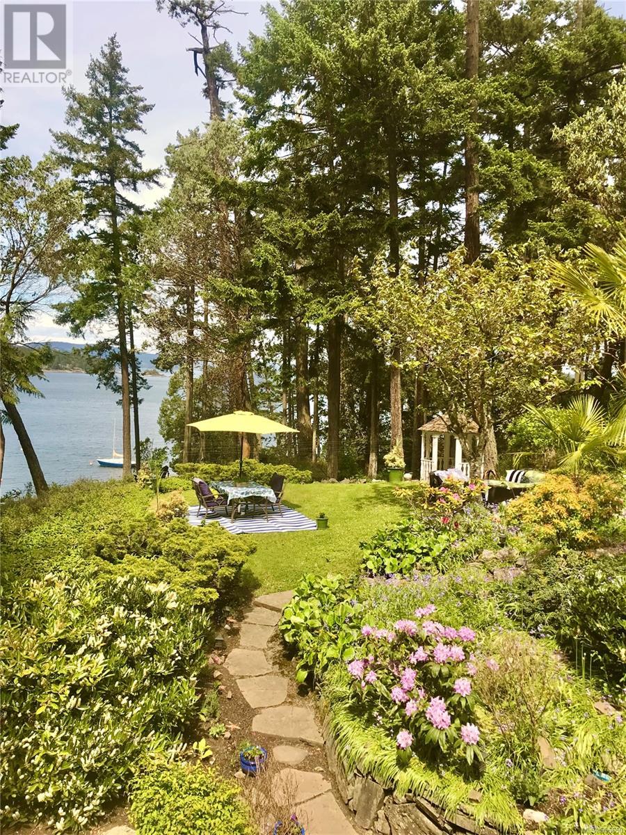2320 Dolphin Rd, North Saanich
