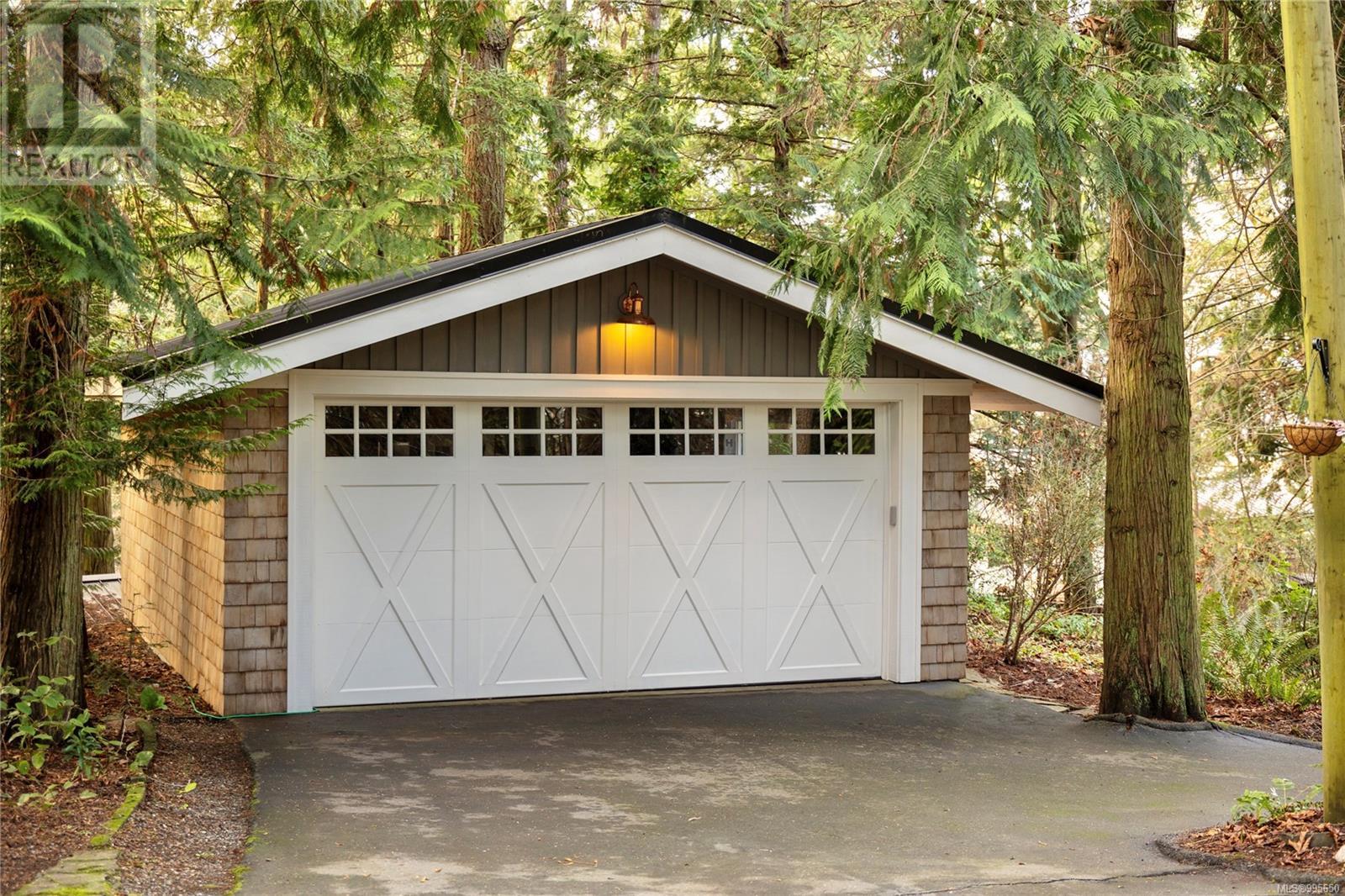 2320 Dolphin Rd, North Saanich