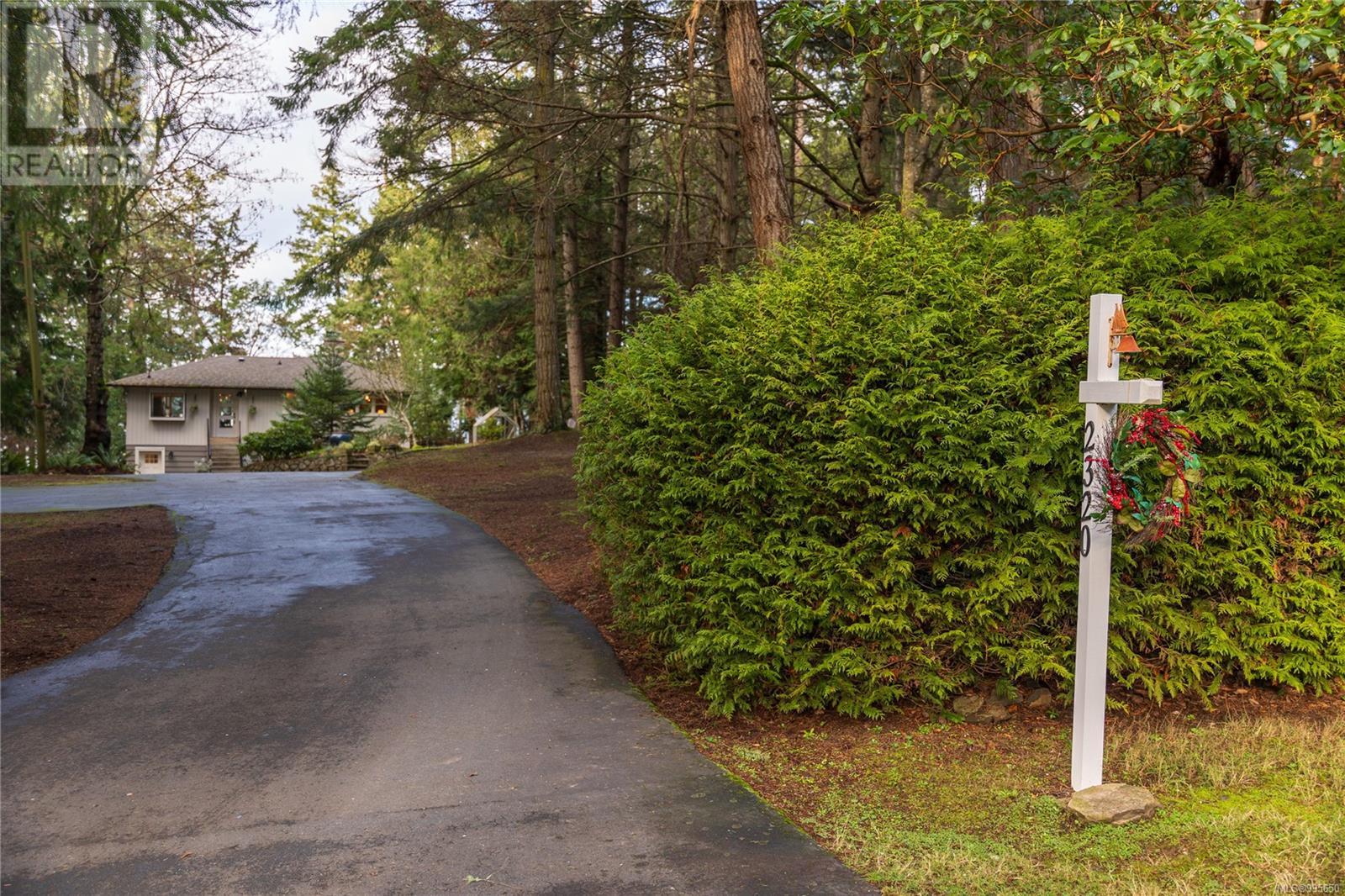 2320 Dolphin Rd, North Saanich