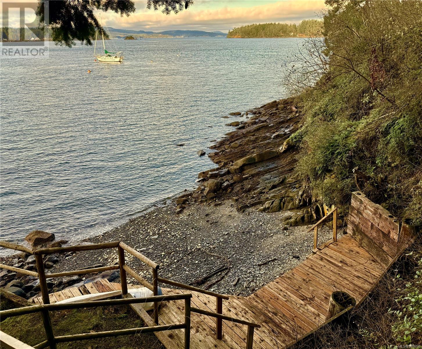 2320 Dolphin Rd, North Saanich