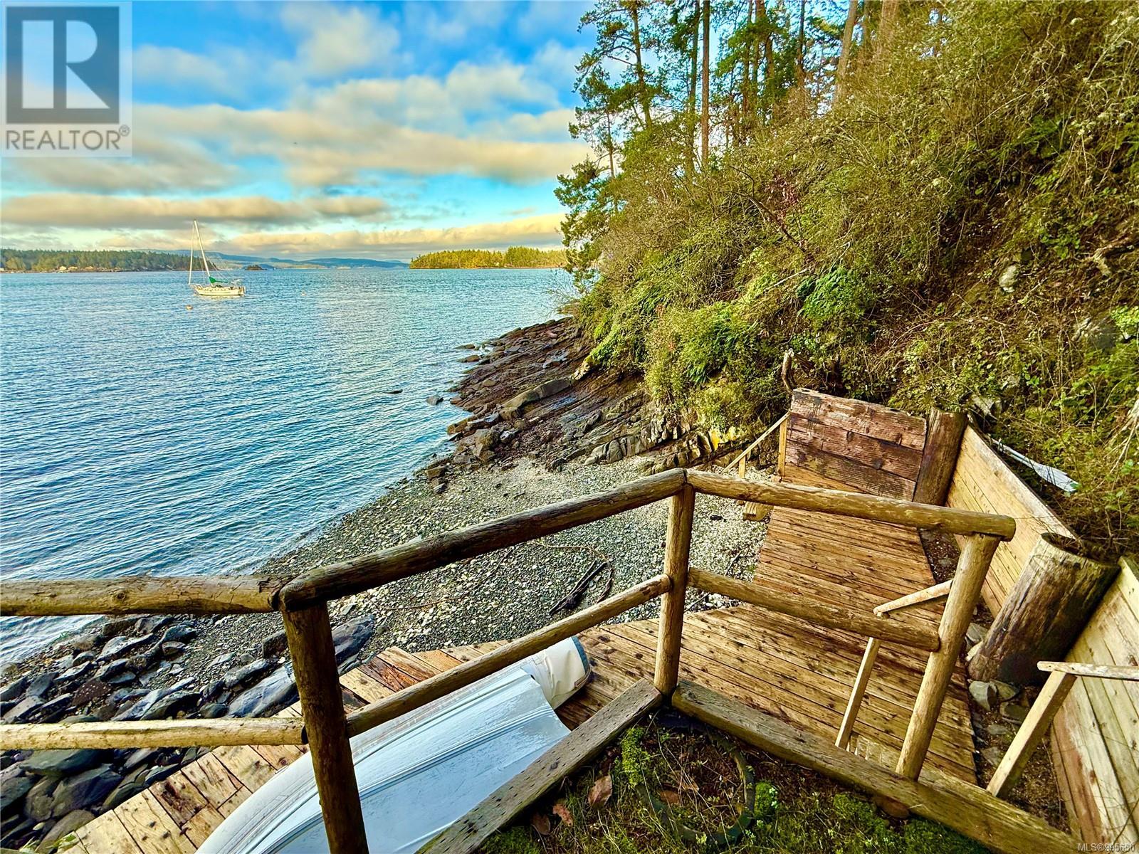 2320 Dolphin Rd, North Saanich