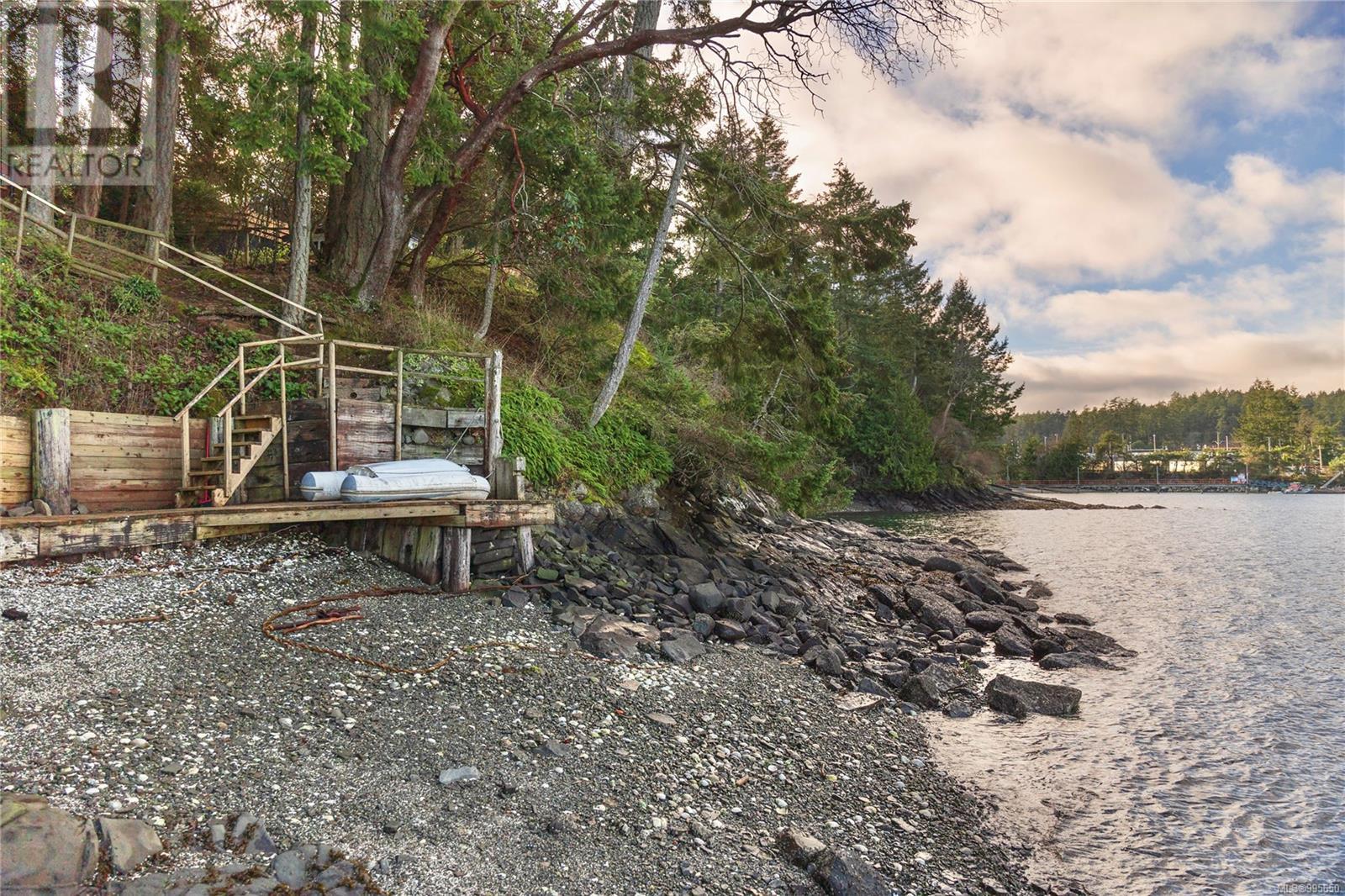 2320 Dolphin Rd, North Saanich