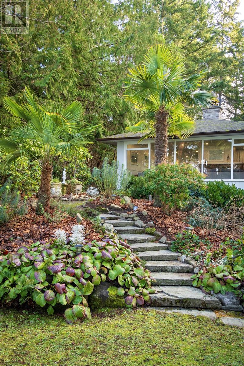 2320 Dolphin Rd, North Saanich