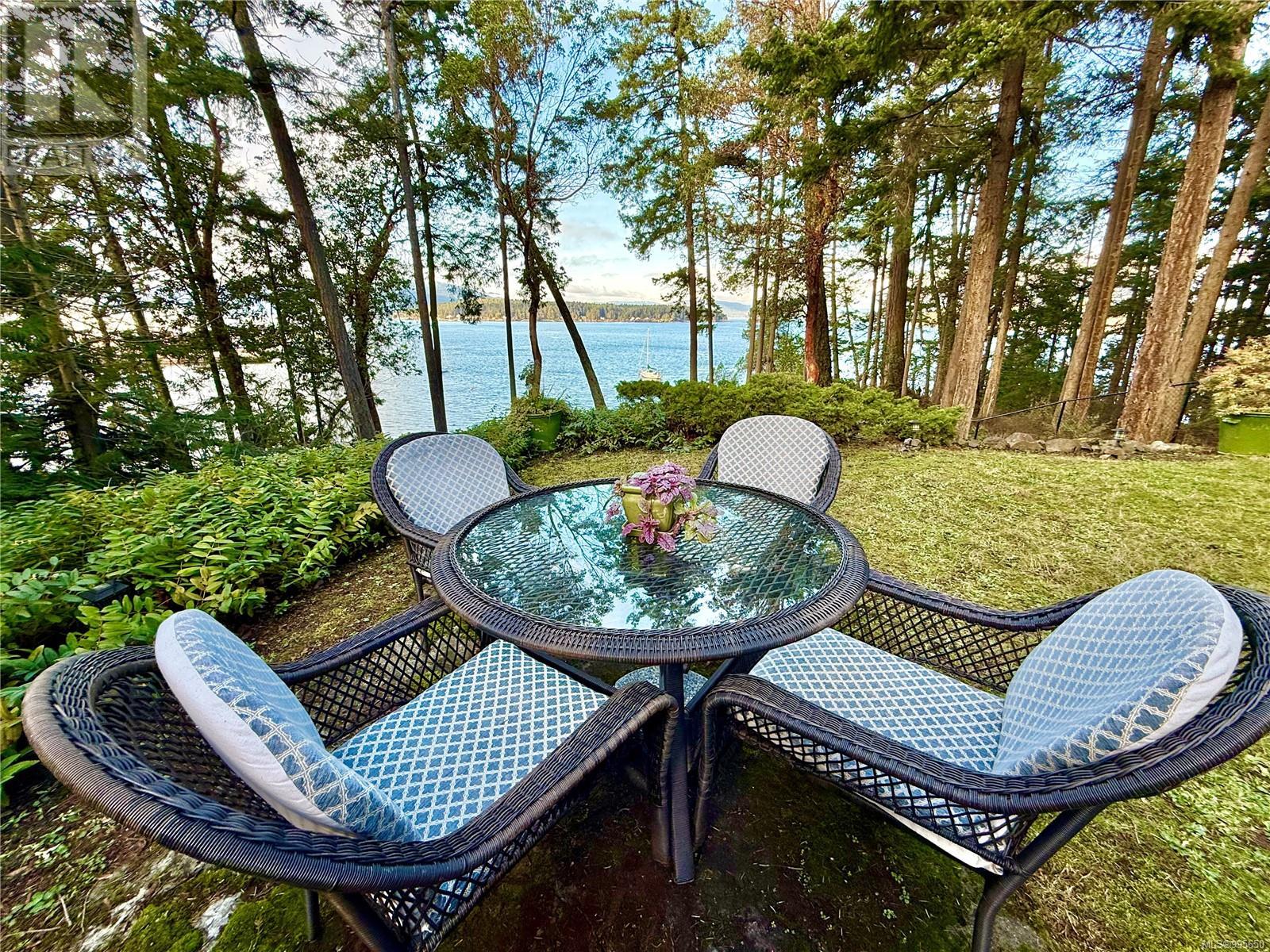 2320 Dolphin Rd, North Saanich