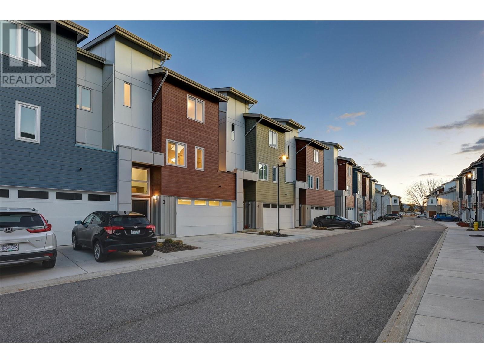 3 3719 Woodsdale Road, Lake Country