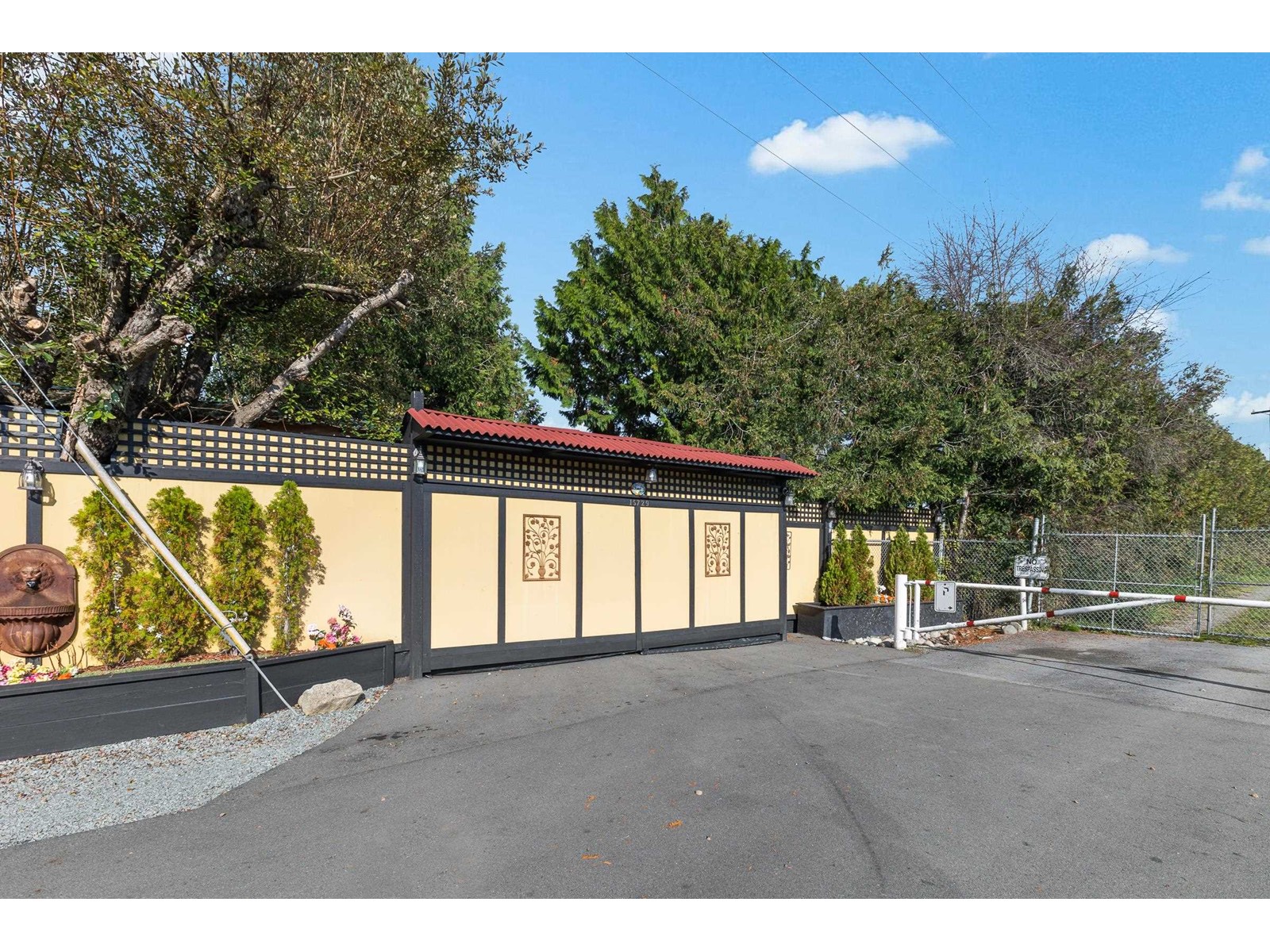 15729 48 AVENUE, Surrey