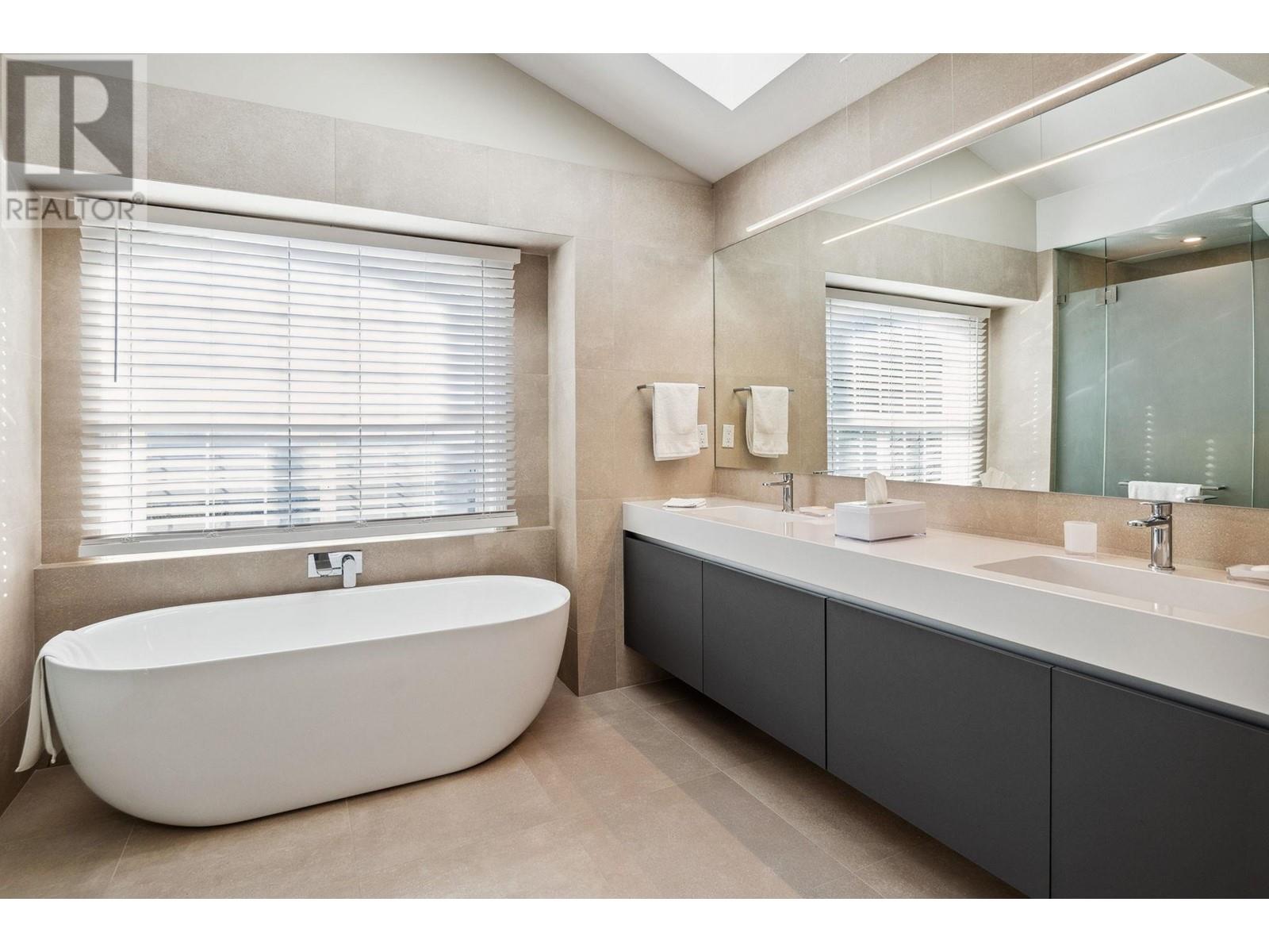 3823 MICHENER WAY, North Vancouver