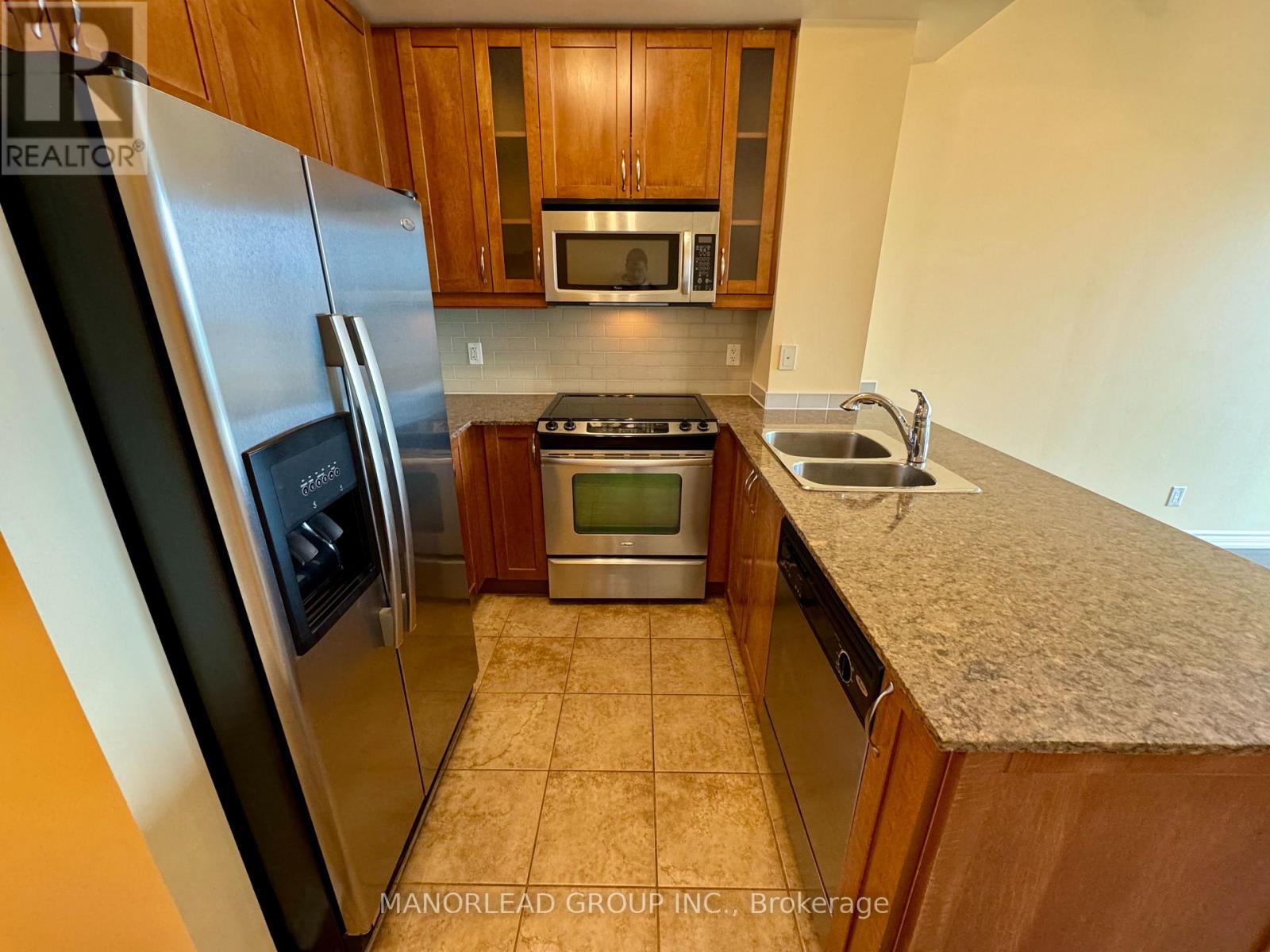 Photo 3 of 2409 18 Holmes Avenue, Toronto ON