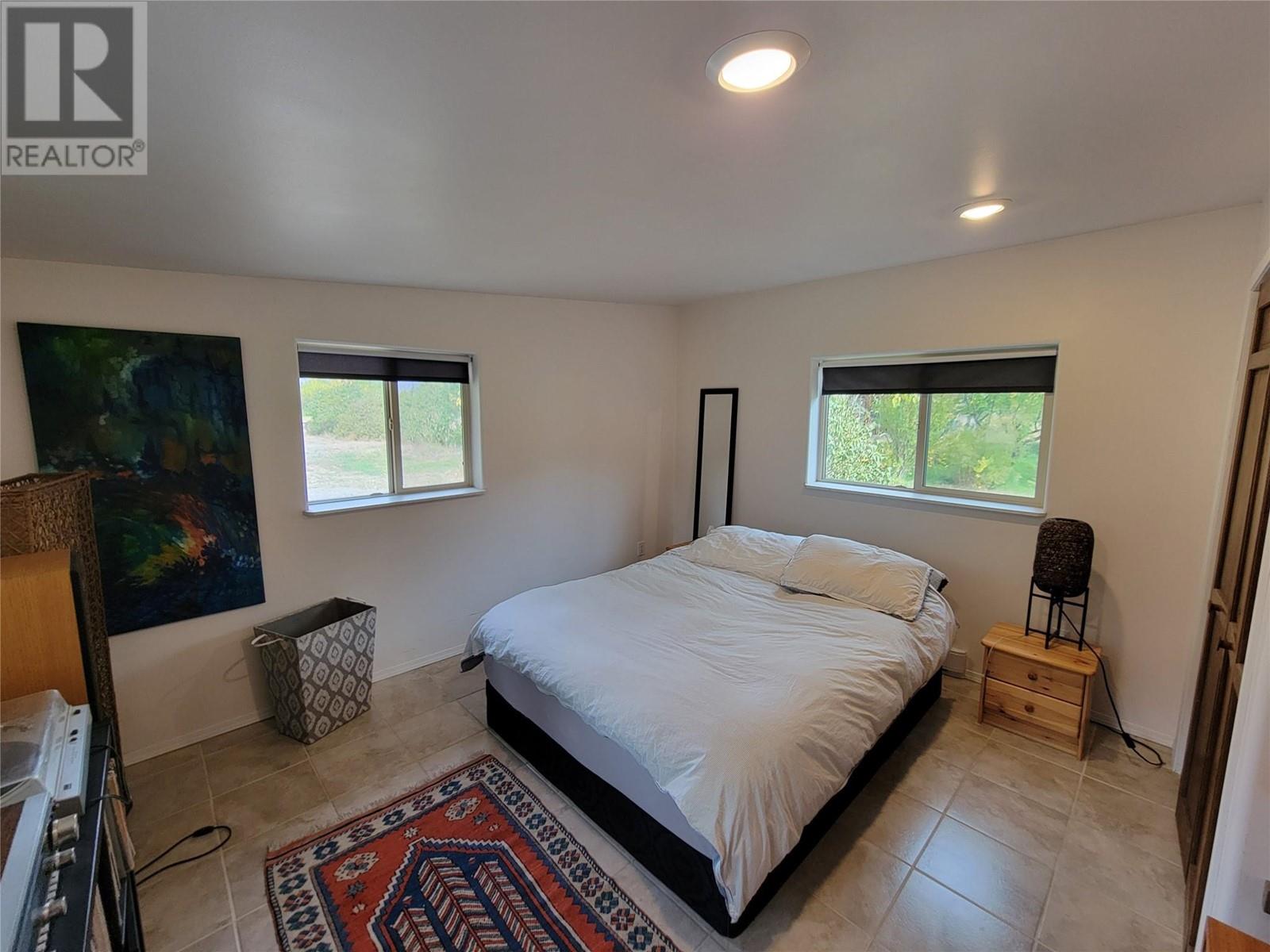 360 VLA Road, Cawston