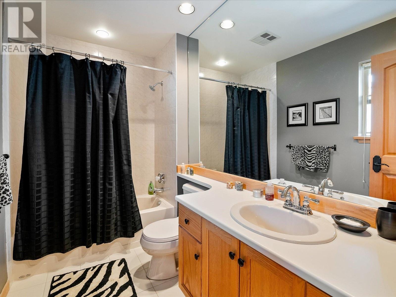 1403 3050 HILLCREST DRIVE, Whistler