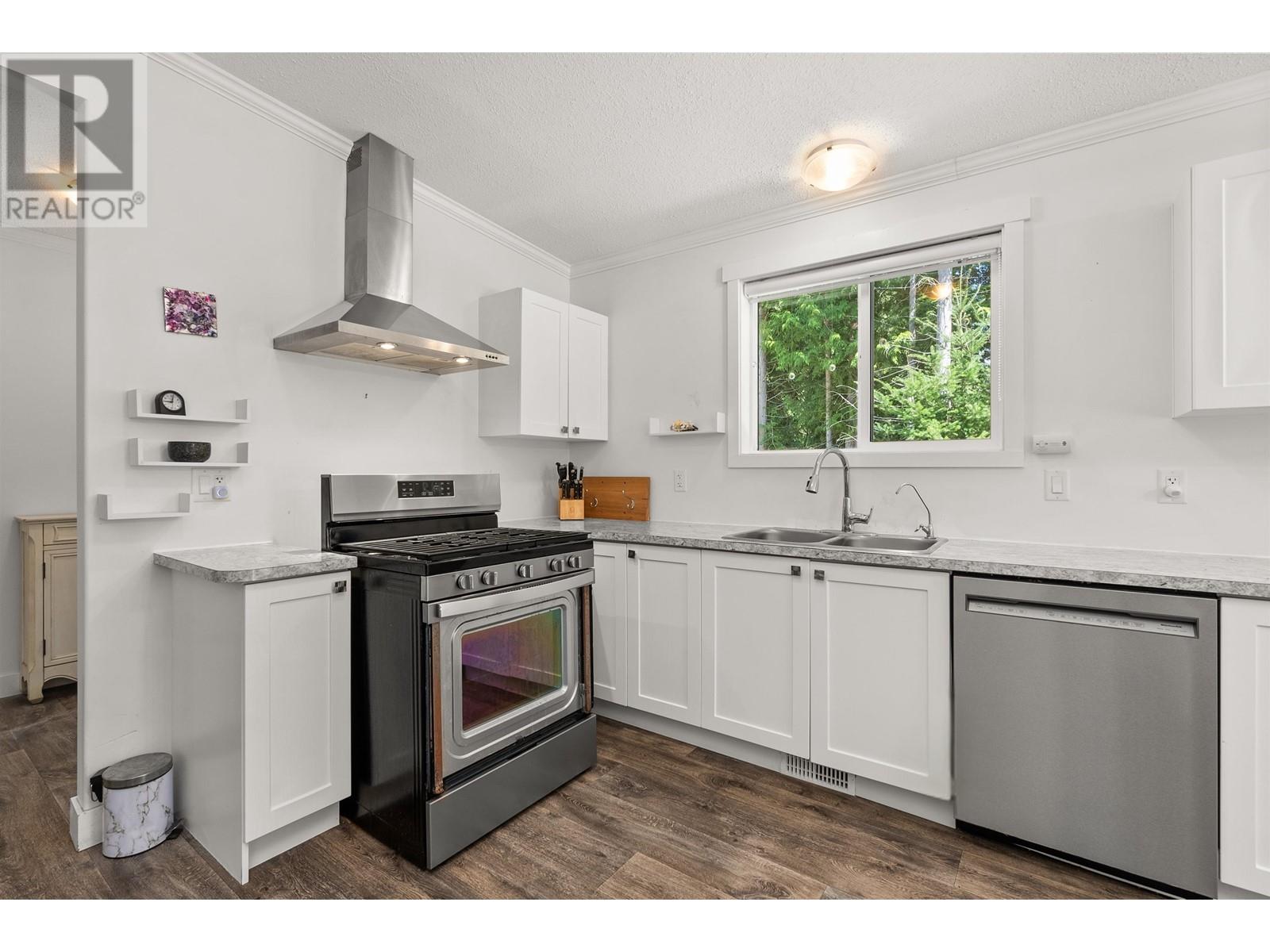 1751 BLOWER ROAD, Sechelt