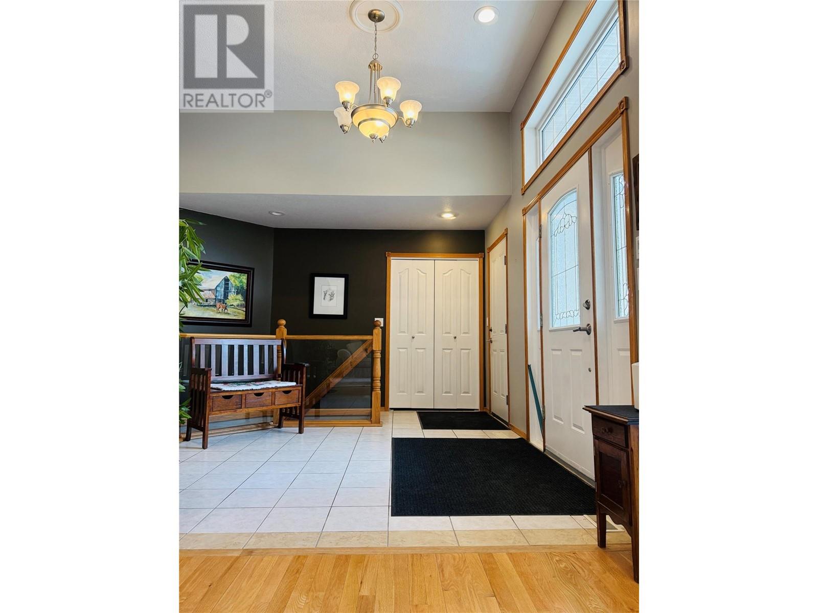 7493 Rivercrest Road, Radium Hot Springs