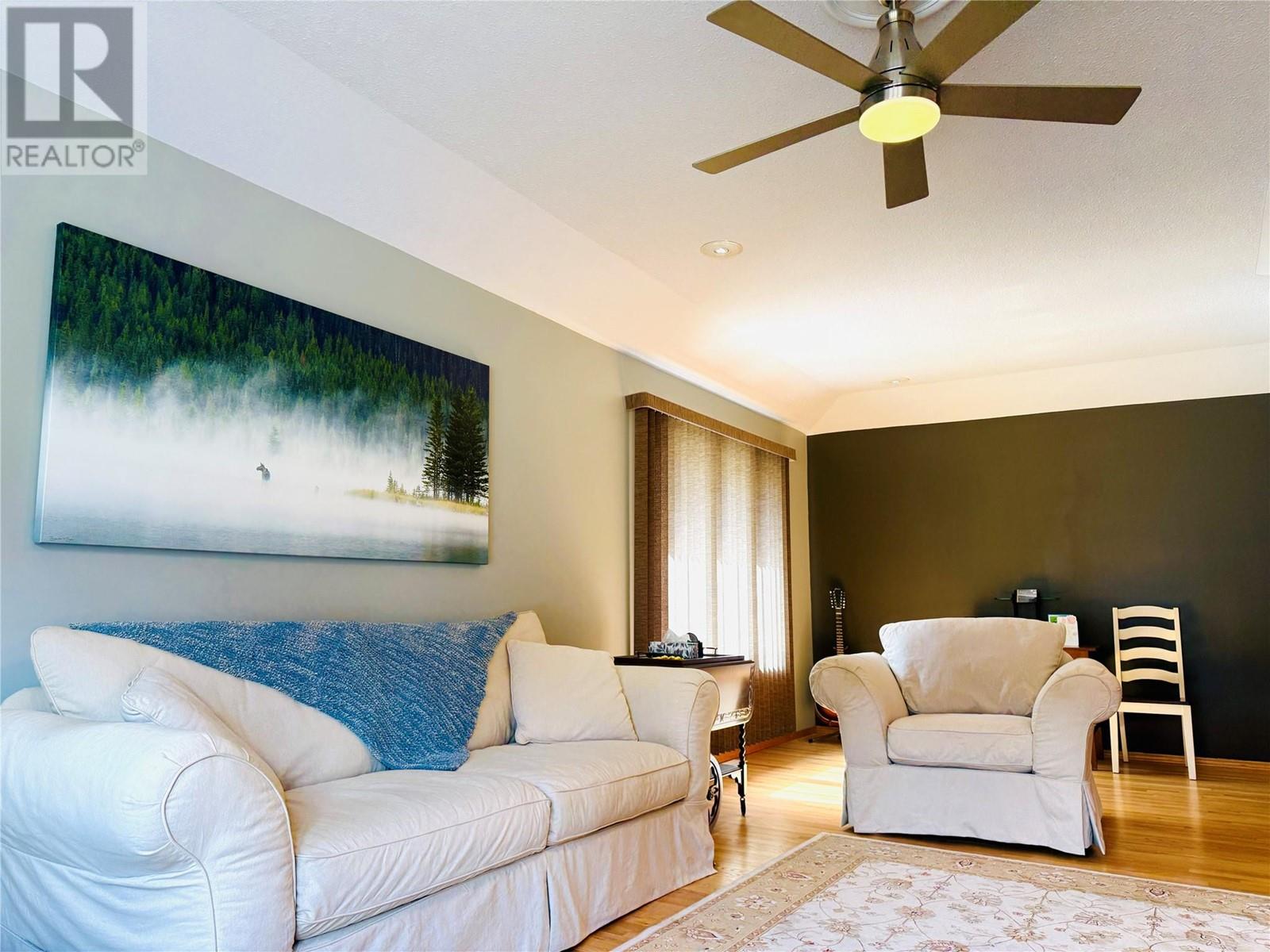 7493 Rivercrest Road, Radium Hot Springs