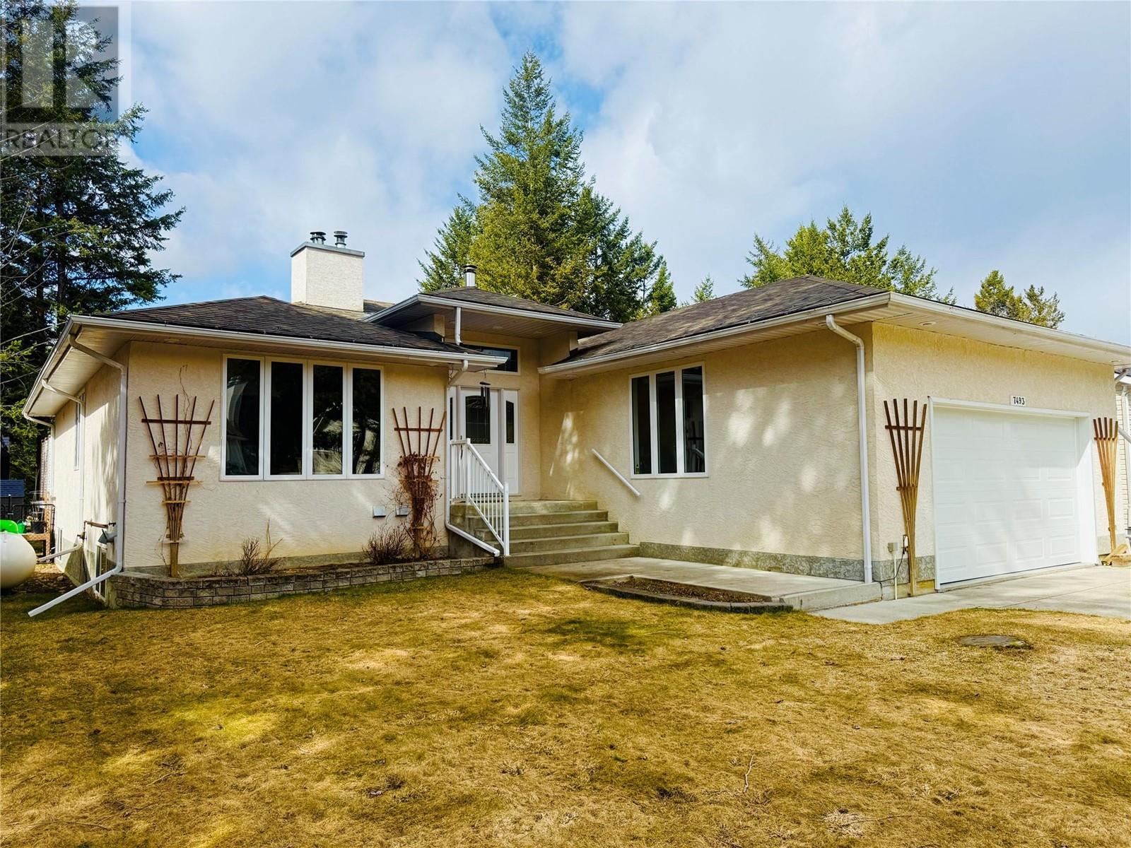 7493 Rivercrest Road, Radium Hot Springs