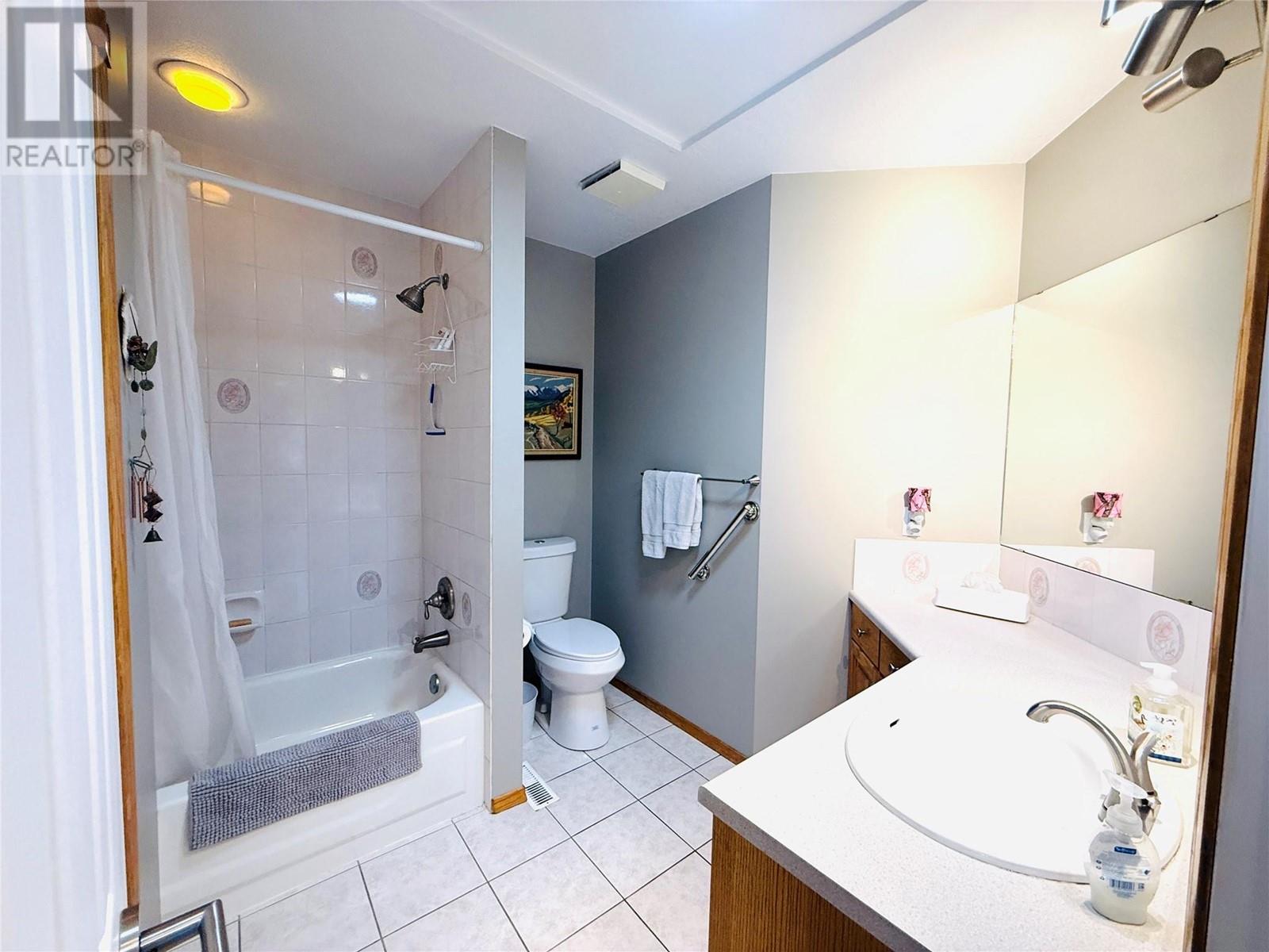 7493 Rivercrest Road, Radium Hot Springs
