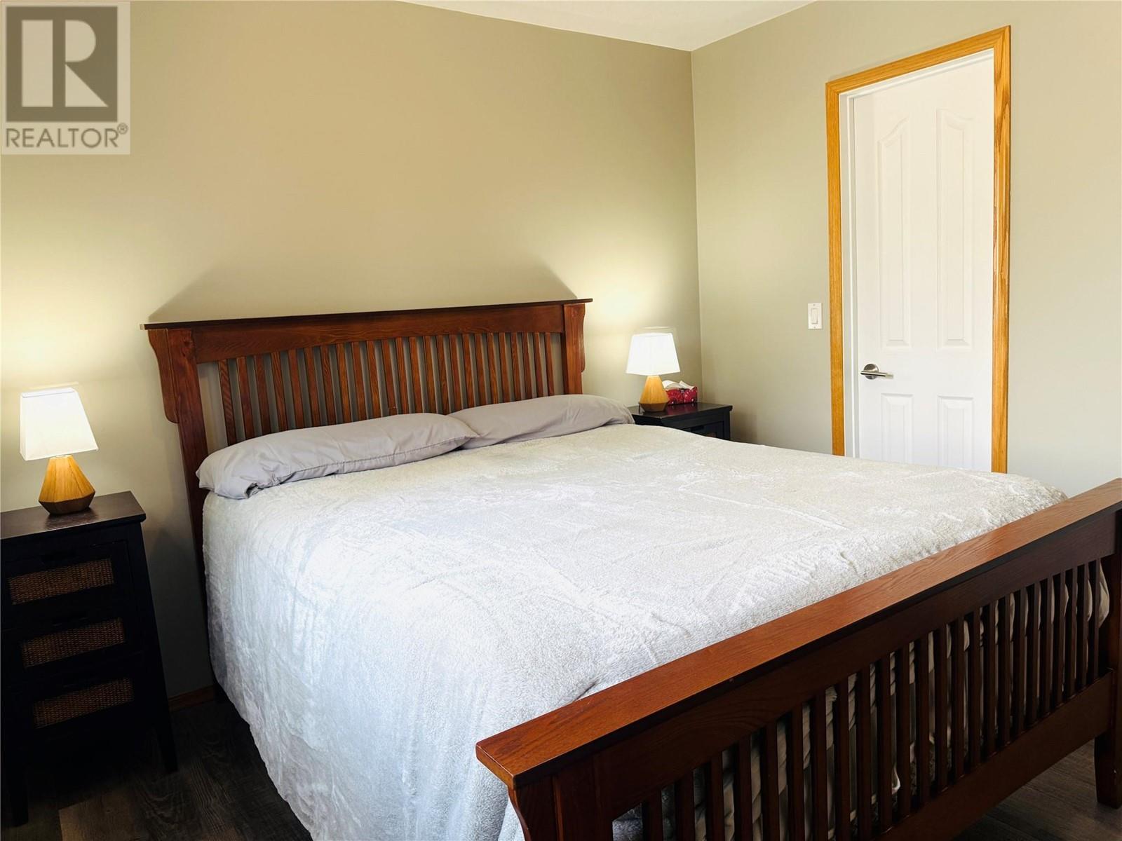 7493 Rivercrest Road, Radium Hot Springs