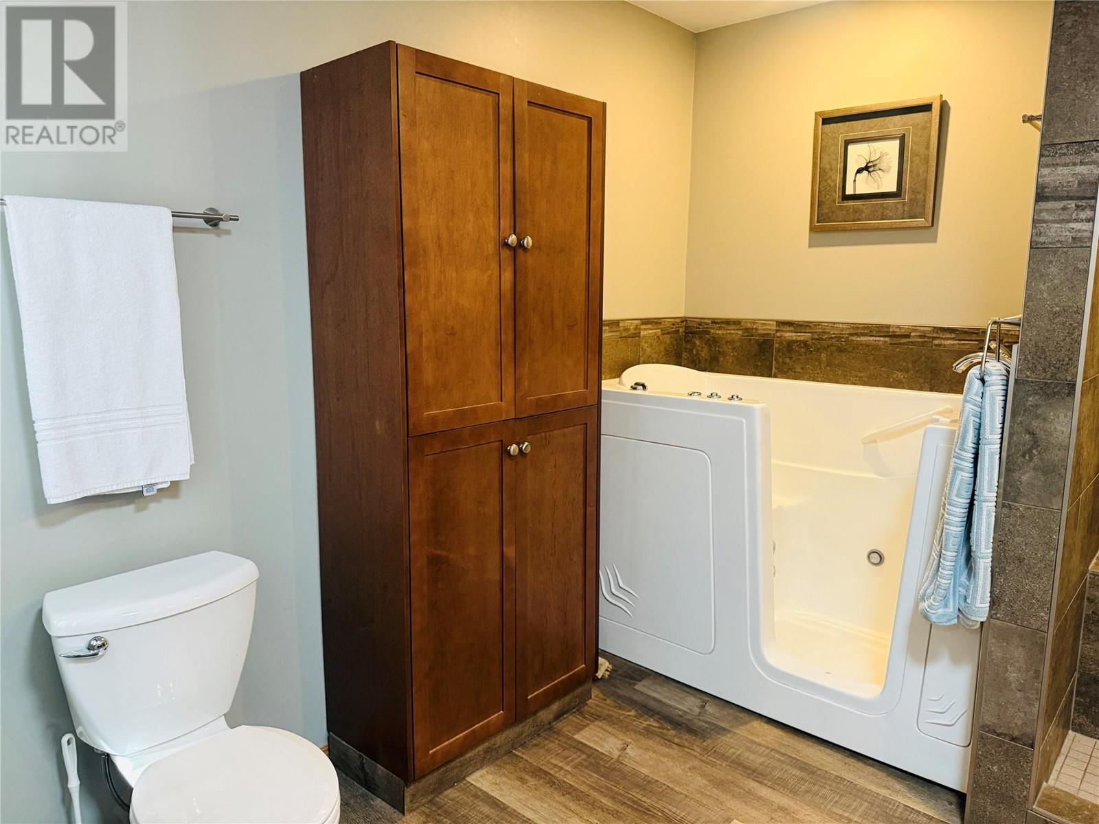 7493 Rivercrest Road, Radium Hot Springs