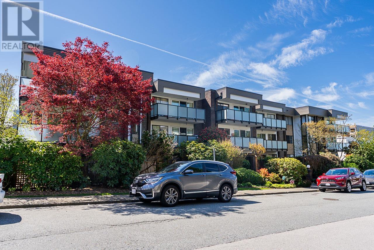 110 141 E 18TH STREET, North Vancouver