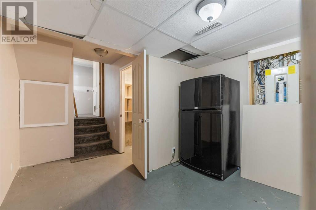 Single Family House 4 Level for Sale in  taradale Drive NE Taradale Calgary 
