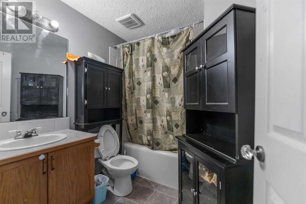 Single Family House 4 Level for Sale in  taradale Drive NE Taradale Calgary 