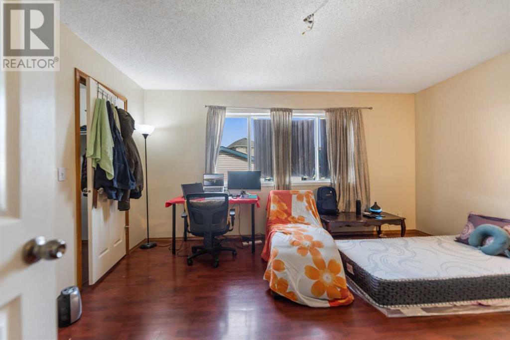 Single Family House 4 Level for Sale in  taradale Drive NE Taradale Calgary 