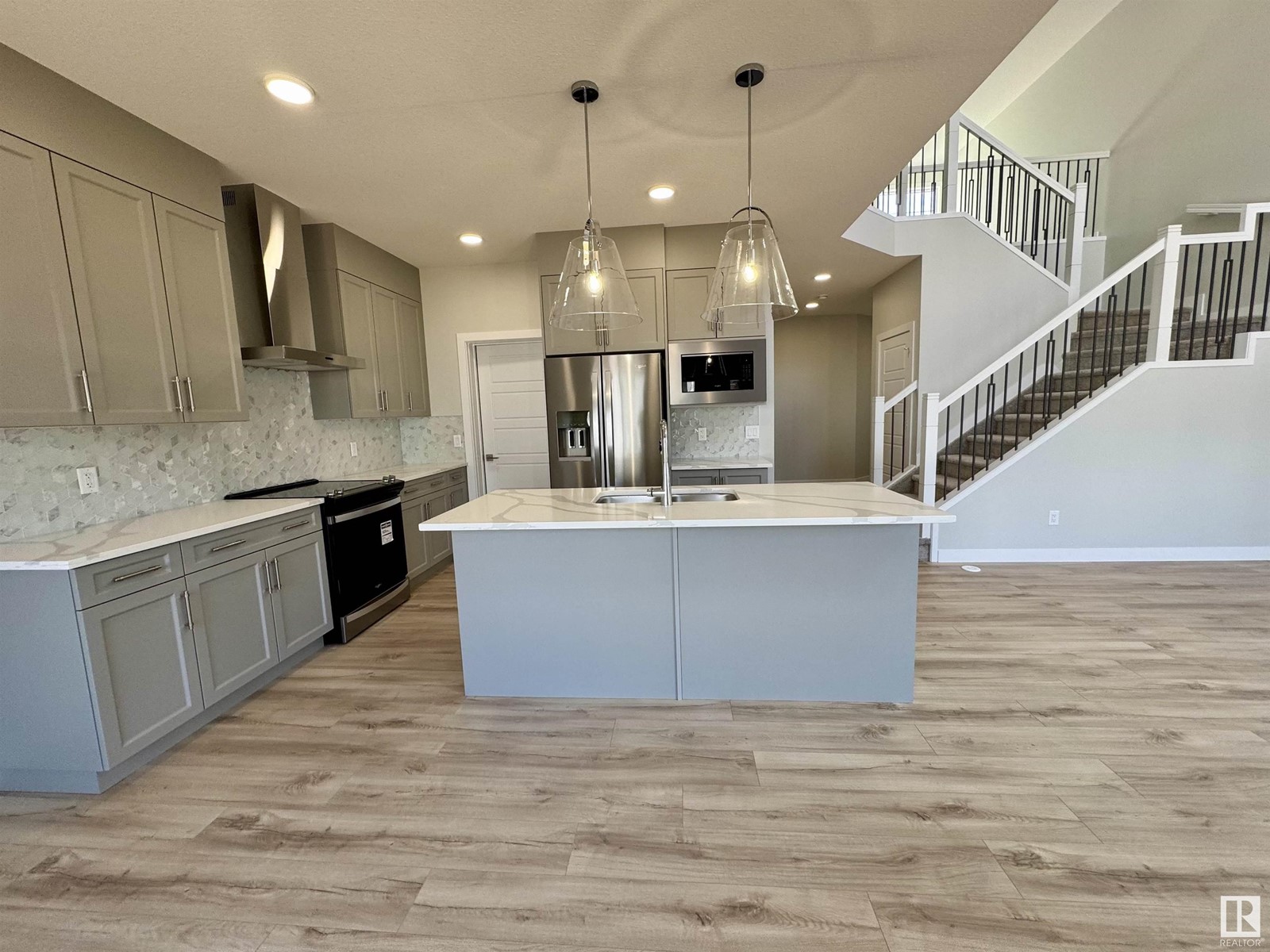 2030 13A AV NW, Edmonton