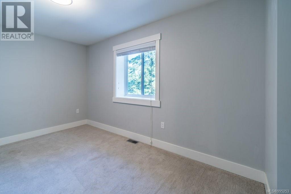 Photo 10 of 4462 Tyndall Ave, Saanich BC