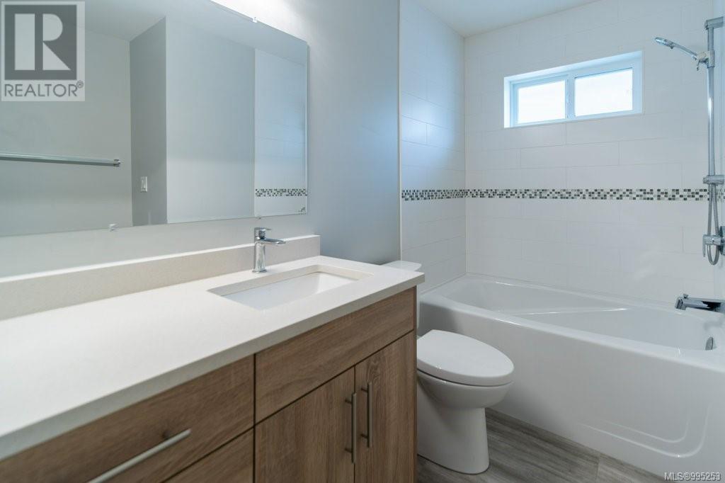 Photo 8 of 4462 Tyndall Ave, Saanich BC