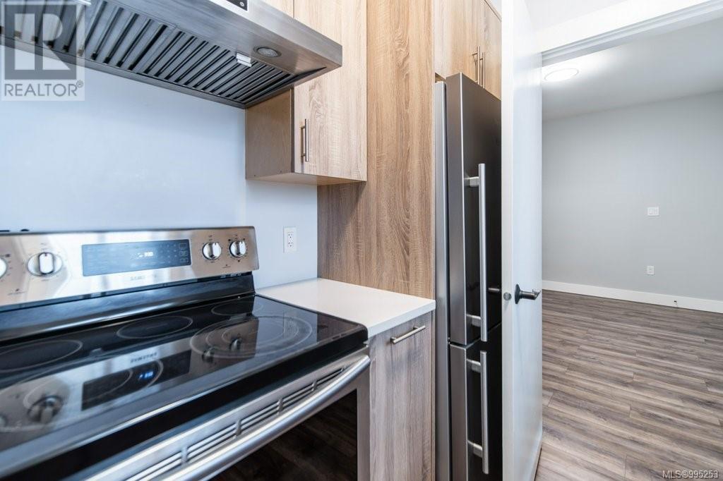 Photo 28 of 4462 Tyndall Ave, Saanich BC