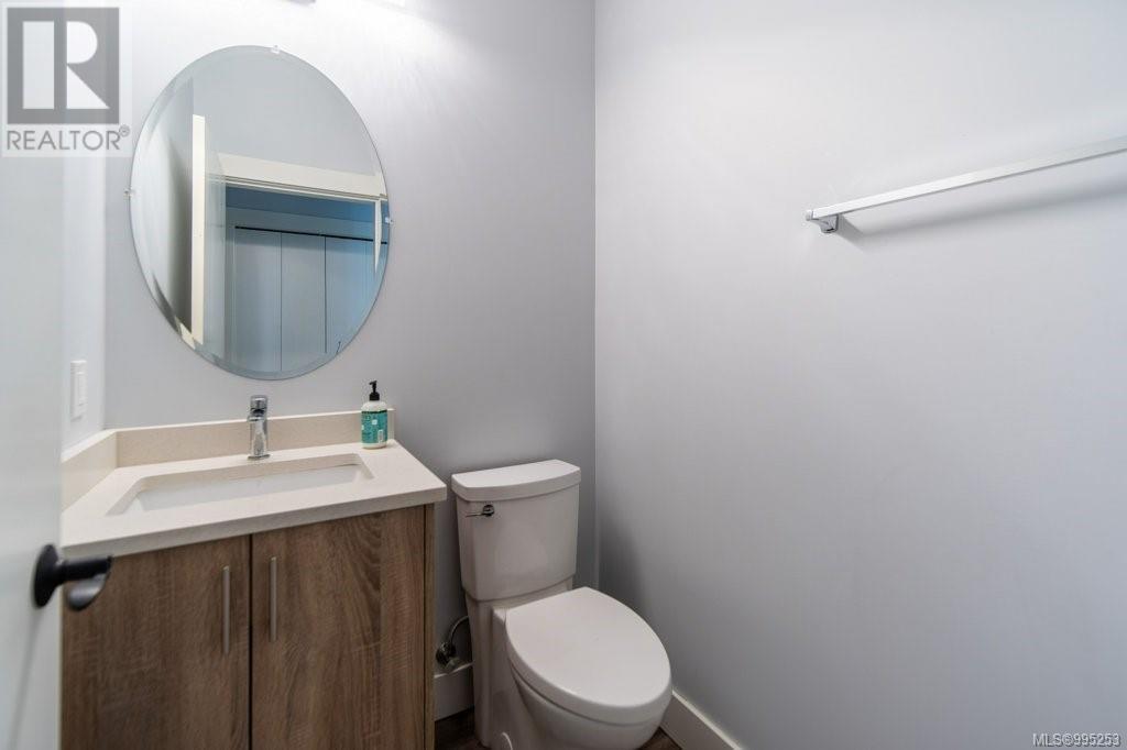 Photo 6 of 4462 Tyndall Ave, Saanich BC