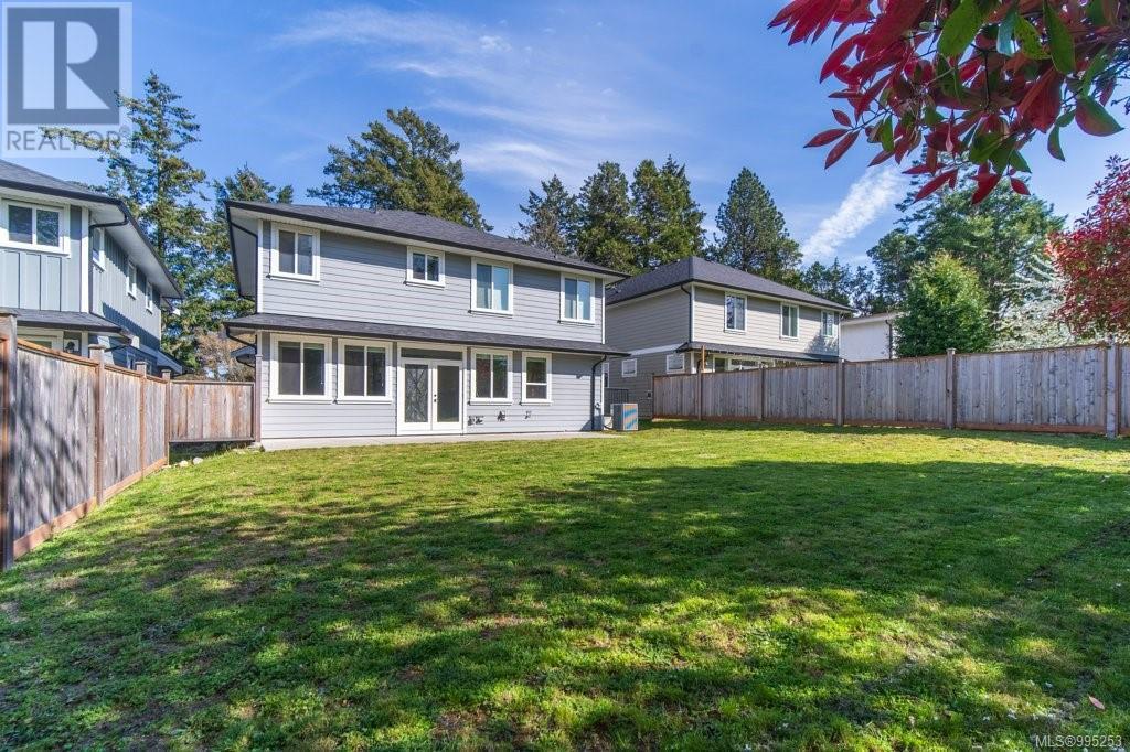 Photo 11 of 4462 Tyndall Ave, Saanich BC