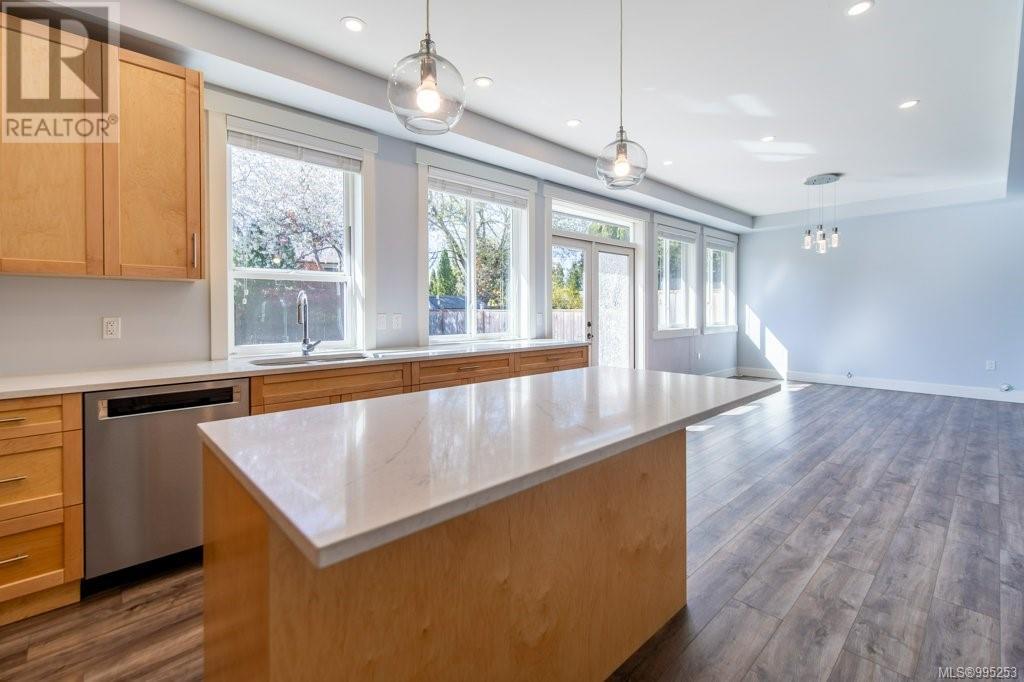 Photo 15 of 4462 Tyndall Ave, Saanich BC