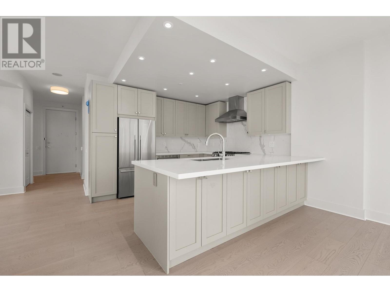 701 120 W 16TH STREET, North Vancouver