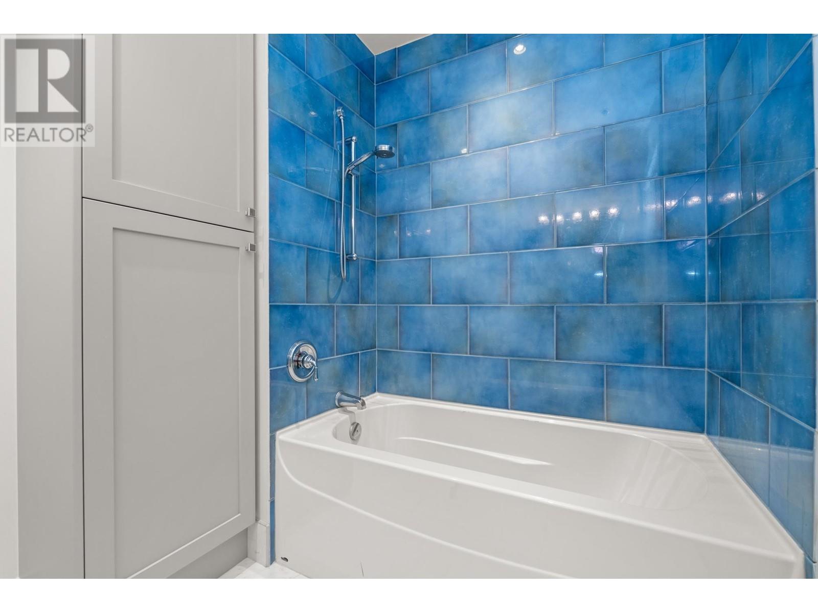 701 120 W 16TH STREET, North Vancouver