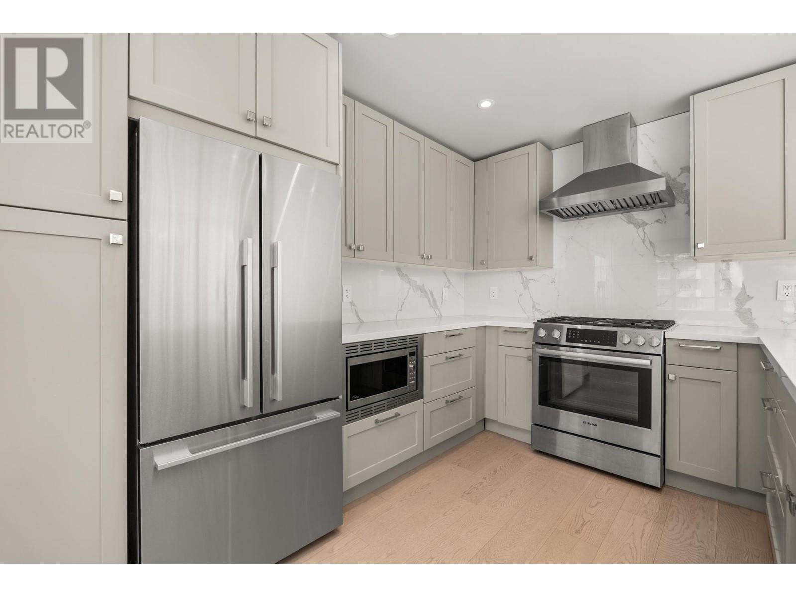 701 120 W 16TH STREET, North Vancouver