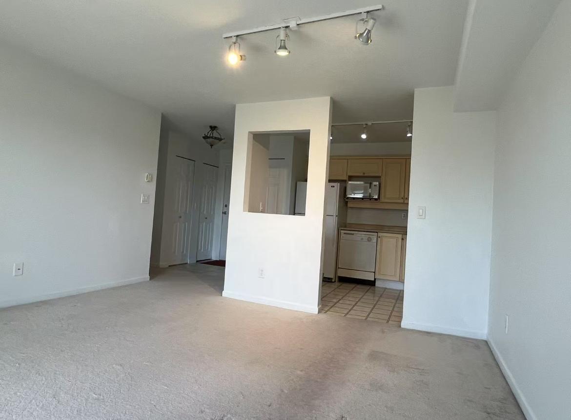 Photo 8 of 405 13780 76 Avenue, Surrey BC