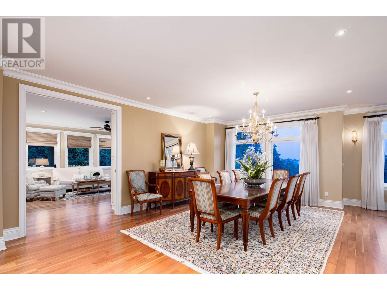 Photo 10 of 705 Parkside Road, West Vancouver BC