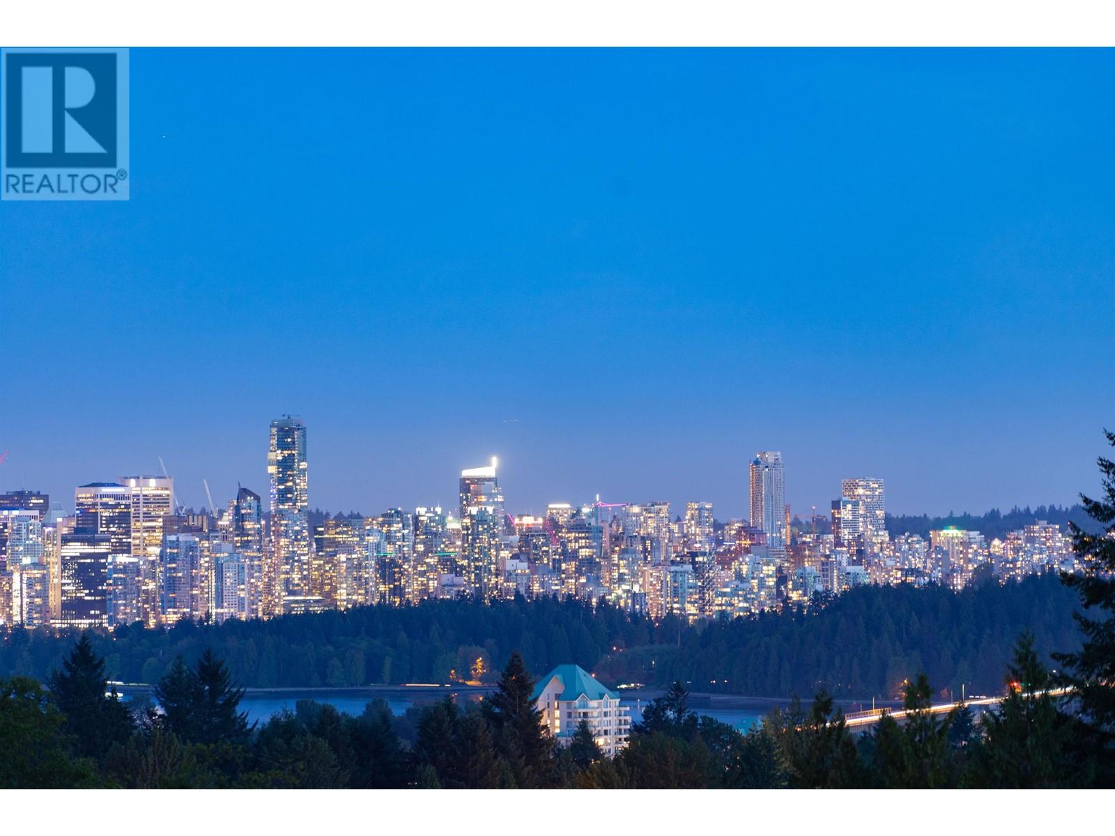 Photo 2 of 705 Parkside Road, West Vancouver BC